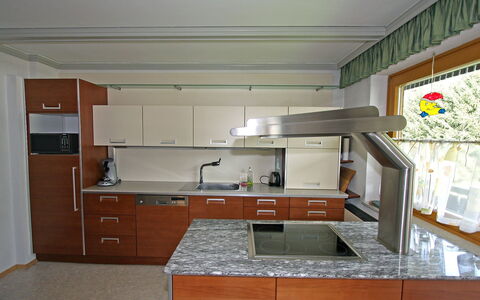 Ferienhaus Kofler: Controsoffitto, Camera, Proprietà, Cabinetry, Cucina, Mobilia, Costruzione, Casa, Interior Design, Pavimento