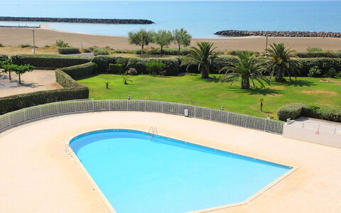 Les Rivages de Rochelongue: Pianta, Acqua, Giorno, Proprietà, Costruzione, Piscina, Azzurro, Cielo, Albero, Corpo D'Acqua