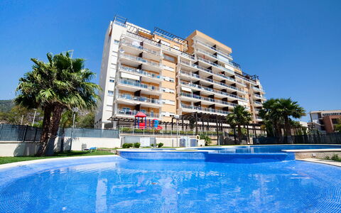 Calpe Calp 907: Costruzione, Cielo, Acqua, Pianta, Giorno, Proprietà, Piscina, Albero, Blu, Azzurro