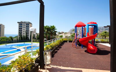 Calpe Calp 907: Cielo, Pianta, Proprietà, Acqua, Shade, Costruzione, Piscina, Finestra, Urban Design, Erba