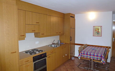 Al Ronchetto: Camera, Mobilia, Proprietà, Cabinetry, Cucina, Controsoffitto, Costruzione, Pavimento, Interior Design, Casa