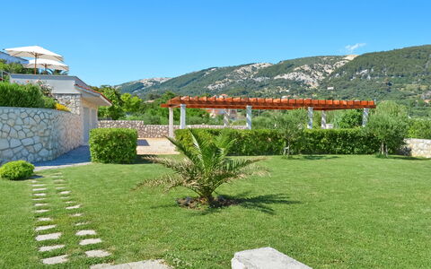 Rab Rab 220: Proprietà, Paesaggio Naturale, Immobiliare, Lotto, Erba, Casa, Cortile, Costruzione, Prato, Giardino