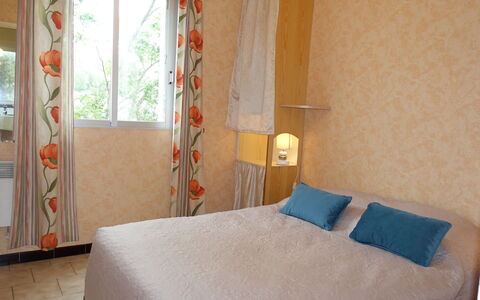 Les Genêts: Proprietà, Finestra, Comfort, Azzurro, Legna, Tessile, Interior Design, Costruzione, Pavimentazione, Telaio Del Letto