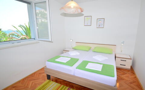 Amiela: Camera Da Letto, Camera, Mobilia, Proprietà, Letto, Interior Design, Pavimento, Lenzuolo, Telaio Del Letto, Casa