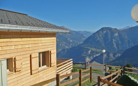 Maiensäss Komfort: Montagna, Geografia Montane, Proprietà, Cielo, Casa, Log Cabin, Catena Montuosa, Tetto, Casa, Costruzione