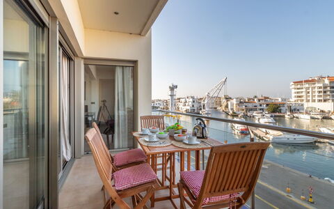 Empuriabrava 122: Proprietà, Camera, Immobiliare, Costruzione, Mobilia, Balcone, Casa, Interior Design, Appartamento, Tavolo