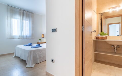 Empuriabrava 122: Camera, Proprietà, Bagno, Costruzione, Interior Design, Pavimento, Mobilia, Suite, Casa, Piastrella
