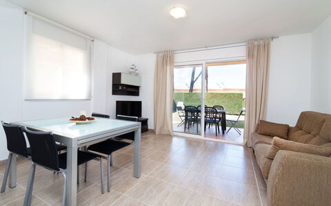 Juanes: Proprietà, Camera, Mobilia, Pavimento, Costruzione, Interior Design, Soggiorno, Tavolo, Casa, Immobiliare