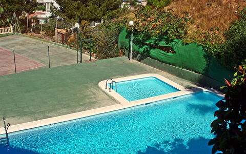 Don Miguel Iii: Acqua, Pianta, Costruzione, Piscina, Verde, Azzurro, Rettangolo, Albero, Erba, Tempo Libero