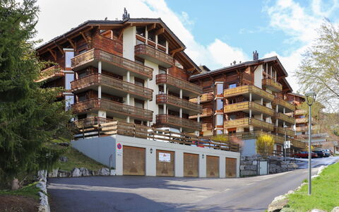 Nendaz 652: Cielo, Costruzione, Nube, Pianta, Albero, Finestra, Urban Design, Condominio, Quartiere, Legna