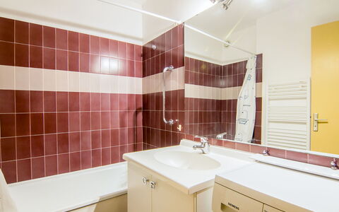 Les Indes Galantes: Idraulico Fixture, Costruzione, Rubinetto, Cabinetry, Lavello, Mobilia, Mobiletto Del Bagno, Bagno, Interior Design, Lavandino Del Bagno