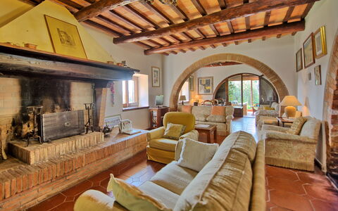 Casale Giulio: Soggiorno, Camera, Proprietà, Costruzione, Interior Design, Casa, Mobilia, Estate, Immobiliare, Soffitto