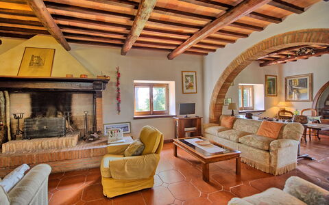 Casale Giulio: Soggiorno, Camera, Proprietà, Costruzione, Interior Design, Mobilia, Casa, Soffitto, Fascio, Casa
