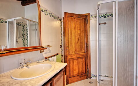Casale Giulio: Bagno, Camera, Proprietà, Costruzione, Casa, Immobiliare, Interior Design, Mobiletto Del Bagno, Mobilia, Casa