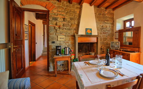Panzalla: Camera, Proprietà, Costruzione, Interior Design, Mobilia, Casa, Immobiliare, Tavolo, Sala Da Pranzo, Casa