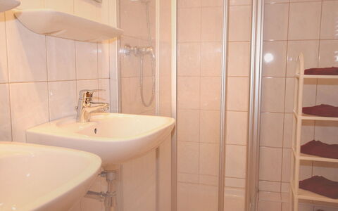 Christoph: Bagno, Proprietà, Camera, Piastrella, Architettura, Interior Design, Parete, Rubinetto, Bagno Accessorio, Idraulico Fixture