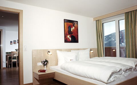 Fiss 600: Camera Da Letto, Mobilia, Letto, Camera, Proprietà, Lenzuolo, Interior Design, Materasso, Telaio Del Letto, Pavimento