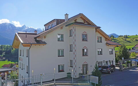 Fiss 600: Cielo, Costruzione, Proprietà, Finestra, Casa, Architettura, Pianta, Montagna, Urban Design, Quartiere