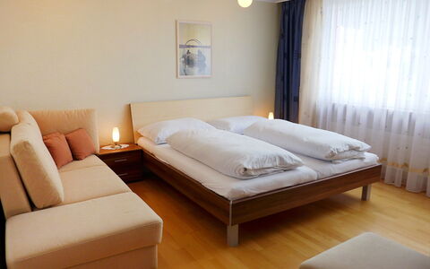Appartmenthaus Skyline 309: Mobilia, Letto, Camera, Interior Design, Camera Da Letto, Materasso, Proprietà, Telaio Del Letto, Pavimento, Parete