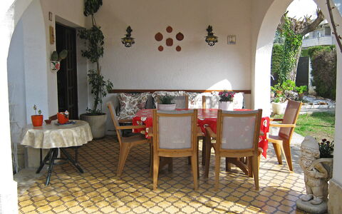 Vilafortuny: Proprietà, Tavolo, Mobilia, Costruzione, Pianta, Decorazione, Sedia, Interior Design, Shade, Legna