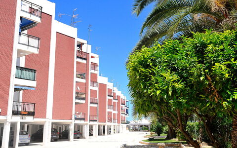 Monada: Appartamento, Zona Residenziale, Urban Design, Insediamento Umano, Condominio, Uso Misto, Shade, Balcone