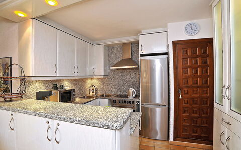 La Colina: Controsoffitto, Camera, Cabinetry, Proprietà, Mobilia, Cucina, Interior Design, Pavimento, Costruzione, Soffitto