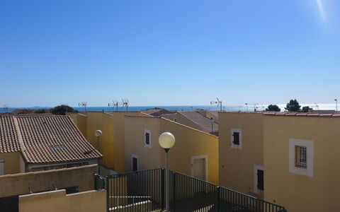 Les Hauts de St Pierre: Cielo, Finestra, Azzurro, Shade, Urban Design, Luce Del Sole, Costruzione, Biome, Zona Residenziale, Immobiliare