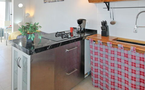 Park Playa Levante: Controsoffitto, Cabinetry, Proprietà, Cucina, Cucina Stufa, Interior Design, Elettrodomestico Da Cucina, Illuminazione, Elettrodomestico, Legna