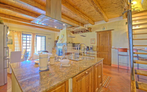 Villa Margherita: Camera, Proprietà, Costruzione, Mobilia, Soffitto, Immobiliare, Controsoffitto, Pavimento, Interior Design, Casa