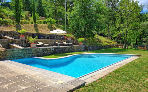 Villa Margherita: Piscina, Proprietà, Erba, Backyard, Tempo Libero, Immobiliare, Casa, Estate, Cortile, Prato