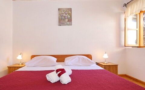 Ceko: Camera Da Letto, Camera, Letto, Mobilia, Proprietà, Lenzuolo, Parete, Telaio Del Letto, Interior Design, Suite