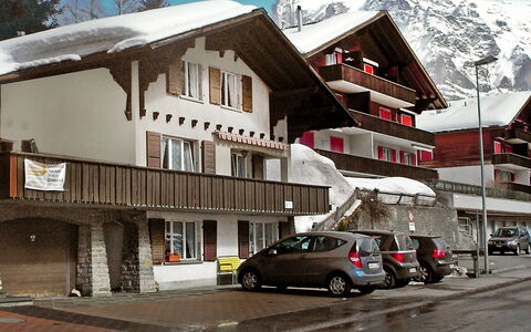 Grindelwald 104: Auto, Cielo, Proprietà, Neve, Finestra, Veicolo, Montagna, Costruzione