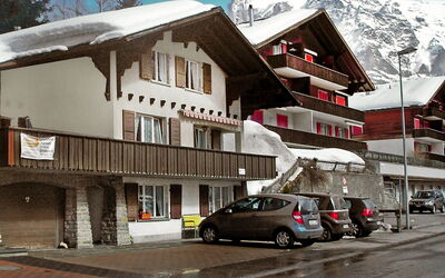 Grindelwald 104: Auto, Cielo, Proprietà, Neve, Finestra, Veicolo, Montagna, Costruzione