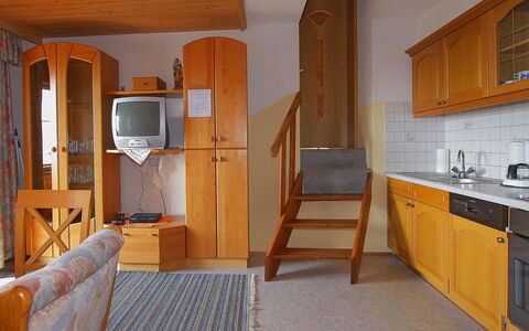 Fügen 400: Camera, Proprietà, Mobilia, Costruzione, Pavimento, Controsoffitto, Interior Design, Casa, Giallo, Cucina