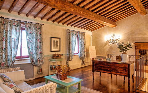 Villa Petrognano: Proprietà, Camera, Interior Design, Soffitto, Costruzione, Mobilia, Soggiorno, Casa, Immobiliare, Casa