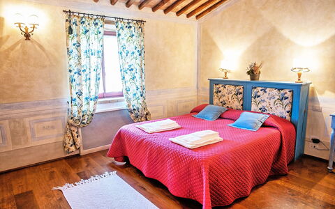 Villa Petrognano: Camera Da Letto, Letto, Camera, Mobilia, Proprietà, Interior Design, Lenzuolo, Costruzione, Telaio Del Letto, Casa