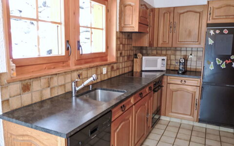 Roxane: Cucina, Controsoffitto, Cabinetry, Lavandino Della Cucina, Pavimentazione, Legna, Elettrodomestico Da Cucina, Mobilia, Interior Design, Lavello