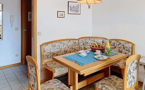 Schonach 125: Mobilia, Interior Design, Legna, Pavimentazione, Pavimento, Tavolo, Illuminazione, Camera, Sala Da Pranzo, Cucina & Sala Da Pranzo Tavolo