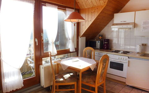 Schonach 125: Camera, Proprietà, Mobilia, Costruzione, Interior Design, Casa, Pavimento, Tavolo, Soffitto, Immobiliare