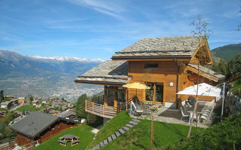 Chalet Aquarius: Paesino Di Montagna, Montagna, Hill Station, Proprietà, Geografia Montane, Cielo, Paesaggio Naturale, Casa, Catena Montuosa, Costruzione