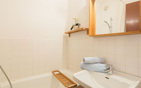 La Toussuire 260: Marrone, Specchio, Vasca Da Bagno, Rubinetto, Idraulico Fixture, Proprietà, Fotografia, Lavello, Lavandino Del Bagno, Bagno