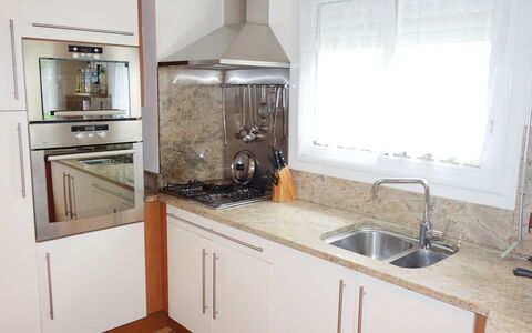 Ty Patrick: Controsoffitto, Camera, Cabinetry, Cucina, Proprietà, Mobilia, Casa, Costruzione, Interior Design, Pavimento