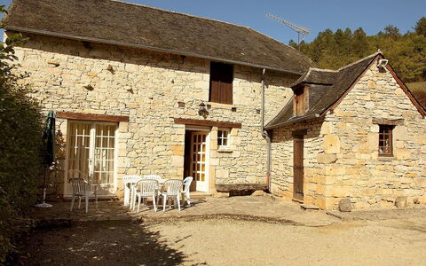 La Colinoise: Proprietà, Casa, Villetta, Costruzione, Villaggio, Casa, Tetto, Area Rurale, Parete, Agriturismo