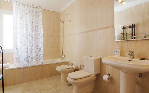 Pelzer: Idraulico Fixture, Specchio, Proprietà, Bianca, Lavello, Viola, Bagno, Toilet Seat, Lavandino Del Bagno, Costruzione