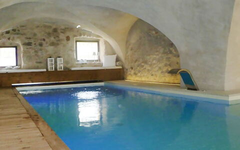 Maso Dolcevista: Acqua, Proprietà, Costruzione, Finestra, Azzurro, Piscina, Interior Design, Casa, Pavimento, Parete