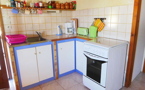 La Grangette: Proprietà, Camera, Cucina, Mobilia, Casa, Cabinetry, Costruzione, Interior Design, Apparecchio Major, Cucina Stufa