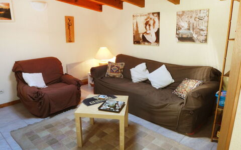 La Grangette: Camera, Mobilia, Proprietà, Interior Design, Soggiorno, Tavolo, Casa, Costruzione, Pavimento, Parete