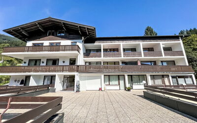 Zell am See 208: Cielo, Costruzione, Proprietà, Finestra, Urban Design, Legna, Albero, Zona Residenziale, Immobiliare, Facciata