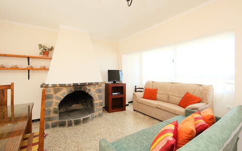 Dulcinea: Camera, Proprietà, Mobilia, Focolare, Interior Design, Soggiorno, Camino, Immobiliare, Casa, Costruzione