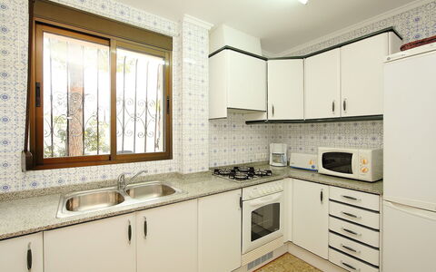 Dulcinea: Camera, Proprietà, Controsoffitto, Cucina, Cabinetry, Mobilia, Interior Design, Costruzione, Immobiliare, Giallo